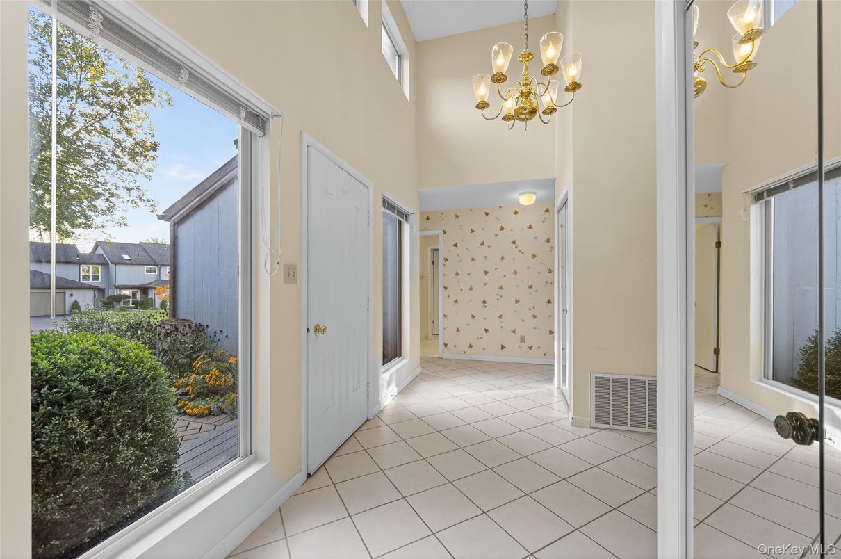 Chandelier, Empty room, Interior