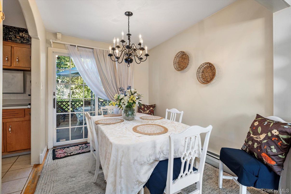 Chandelier, Dining room, Interior