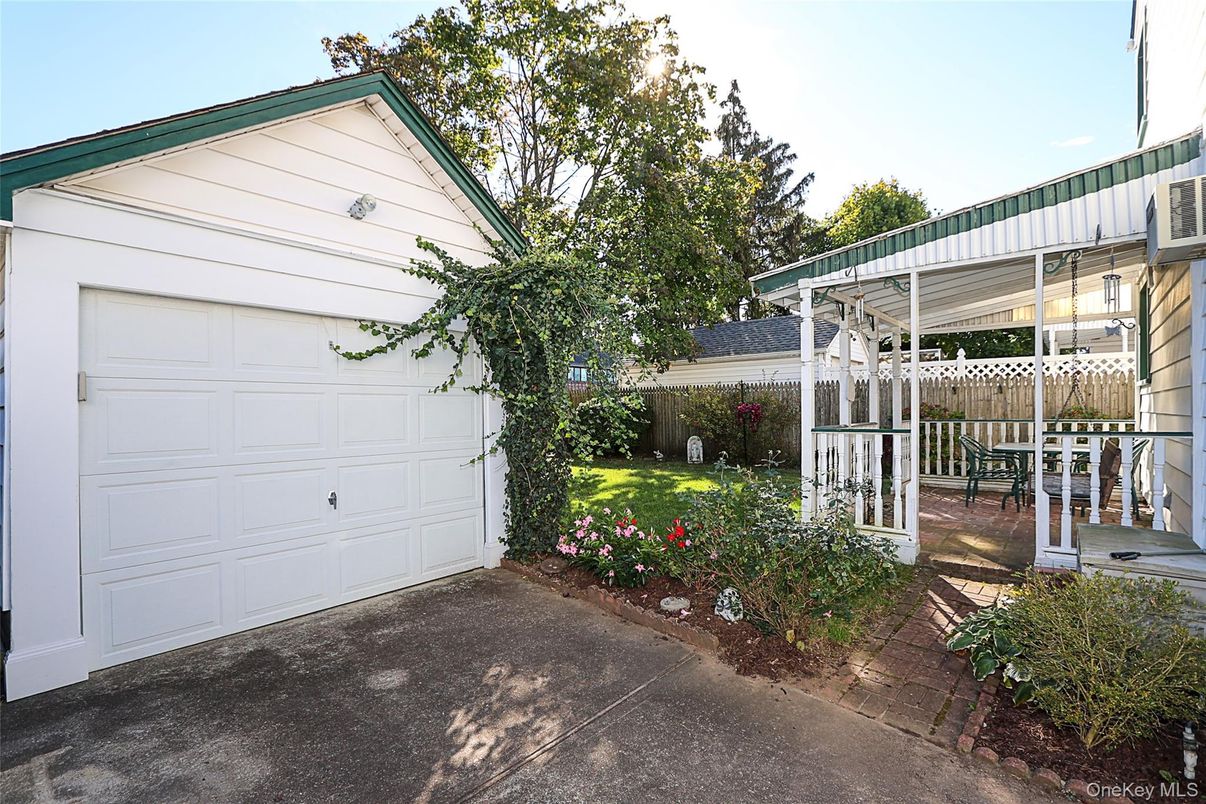 Detached Garage, Exterior