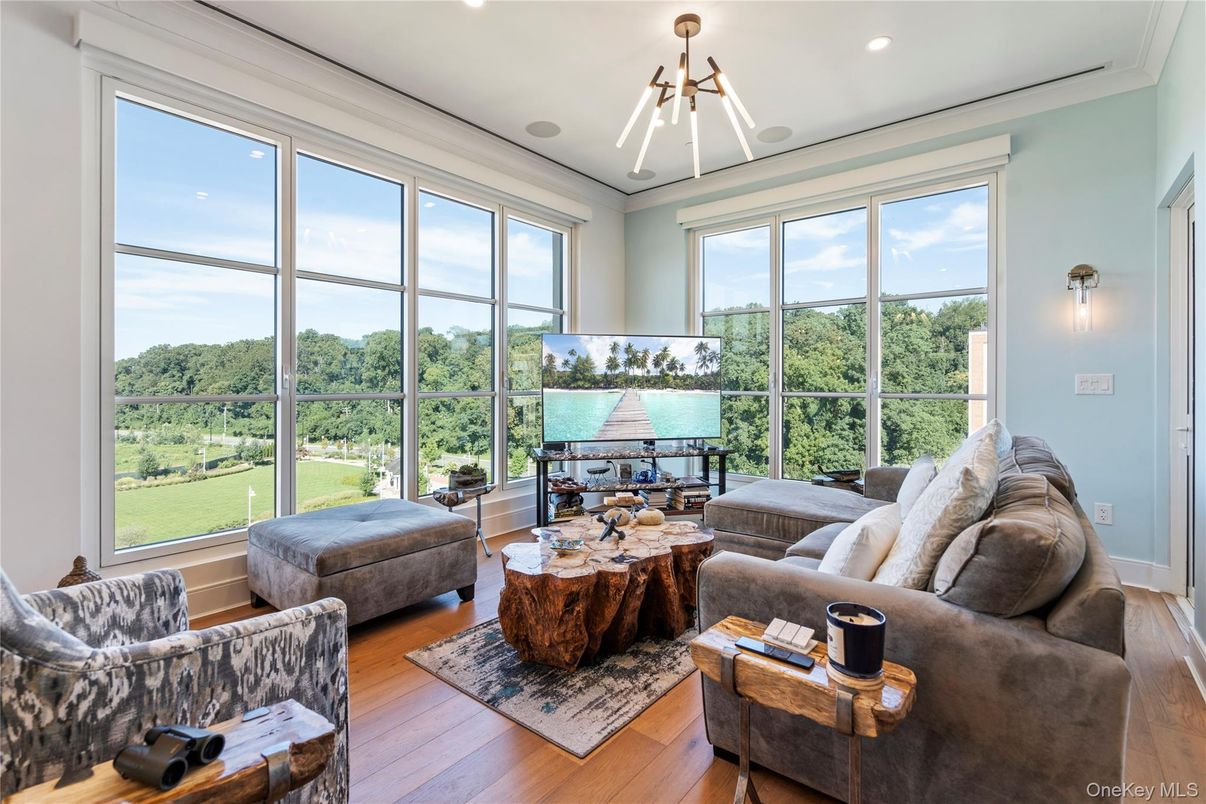 Interior, Living room, Pendant Lights, Recessed Lighting, Sun Room, Wood Texture Flooring