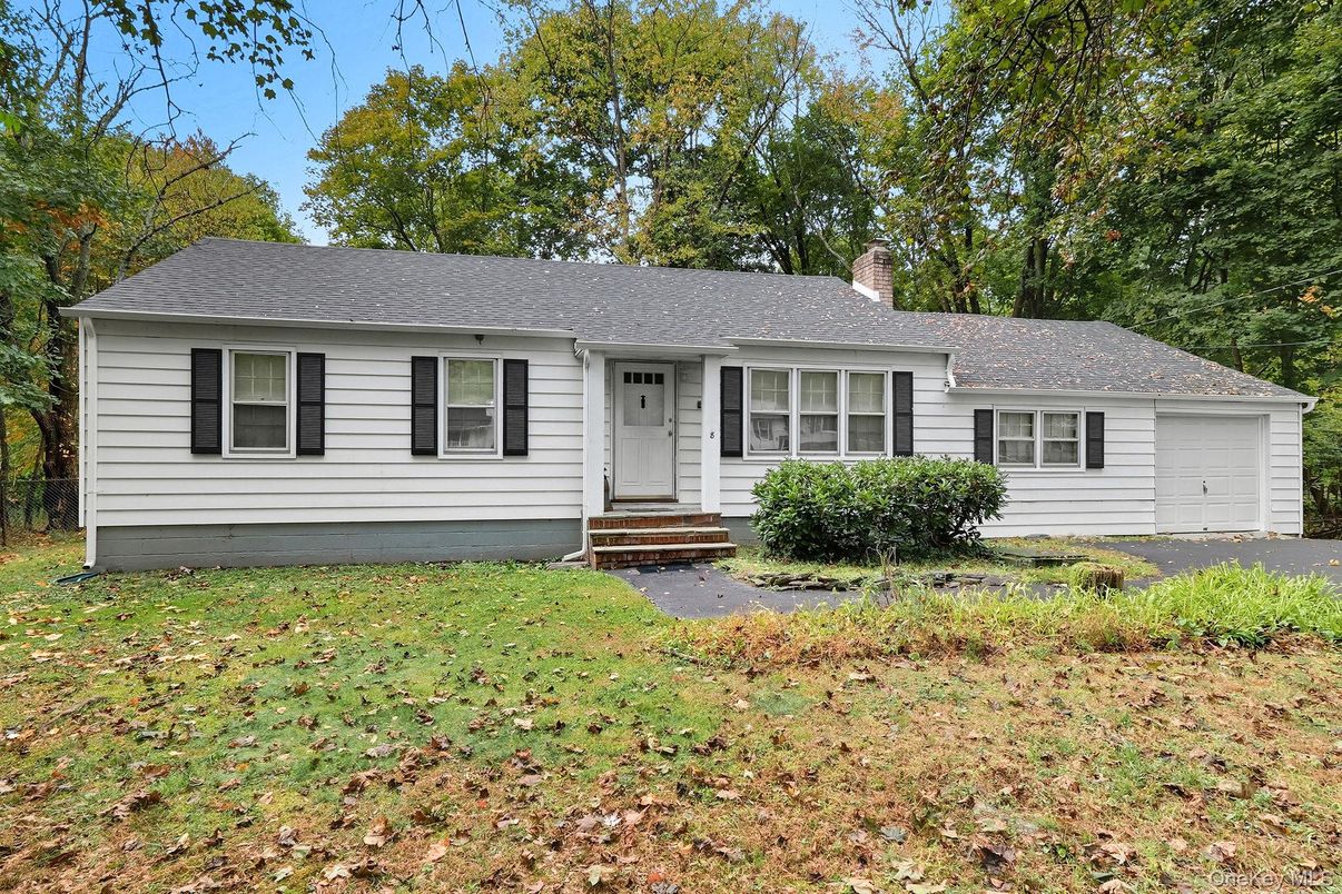 Attached, Exterior, Facade, Cape Cod