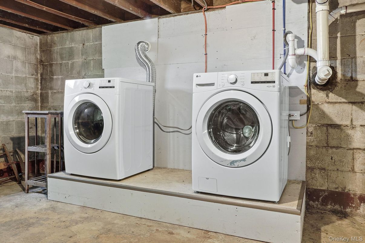 Interior, Utility Closets, Washer, Wooden Beams