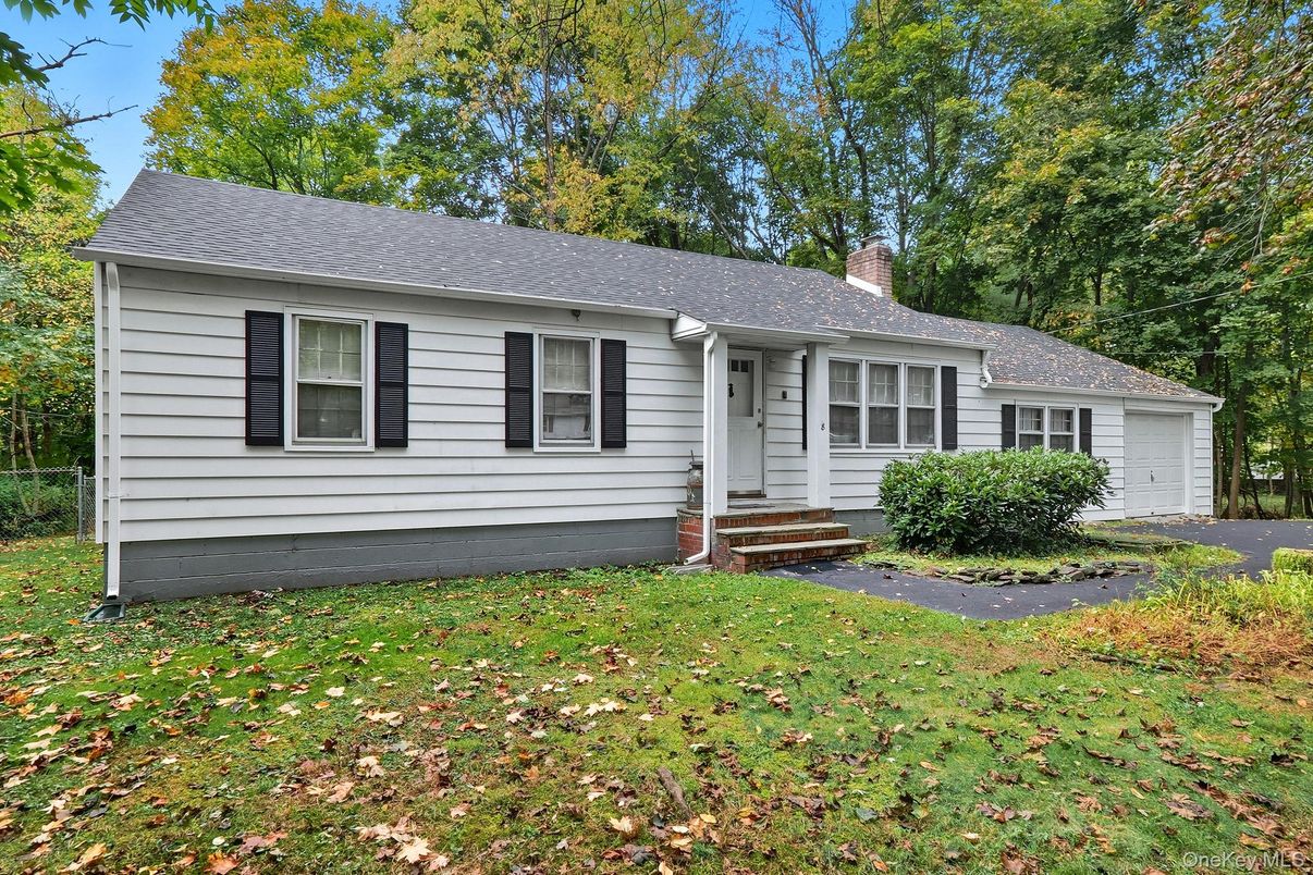 Attached, Exterior, Facade, Cape Cod