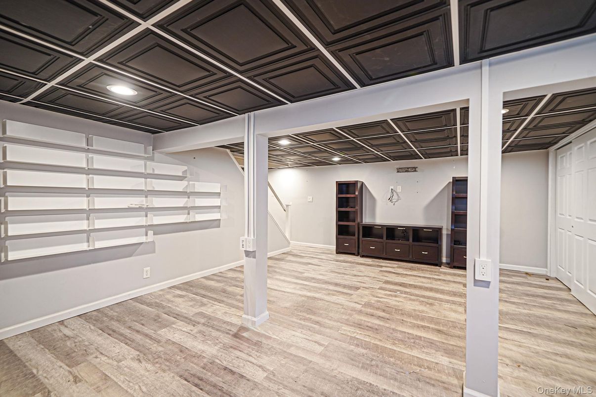 Interior, Recessed Lighting, Wood Texture Flooring