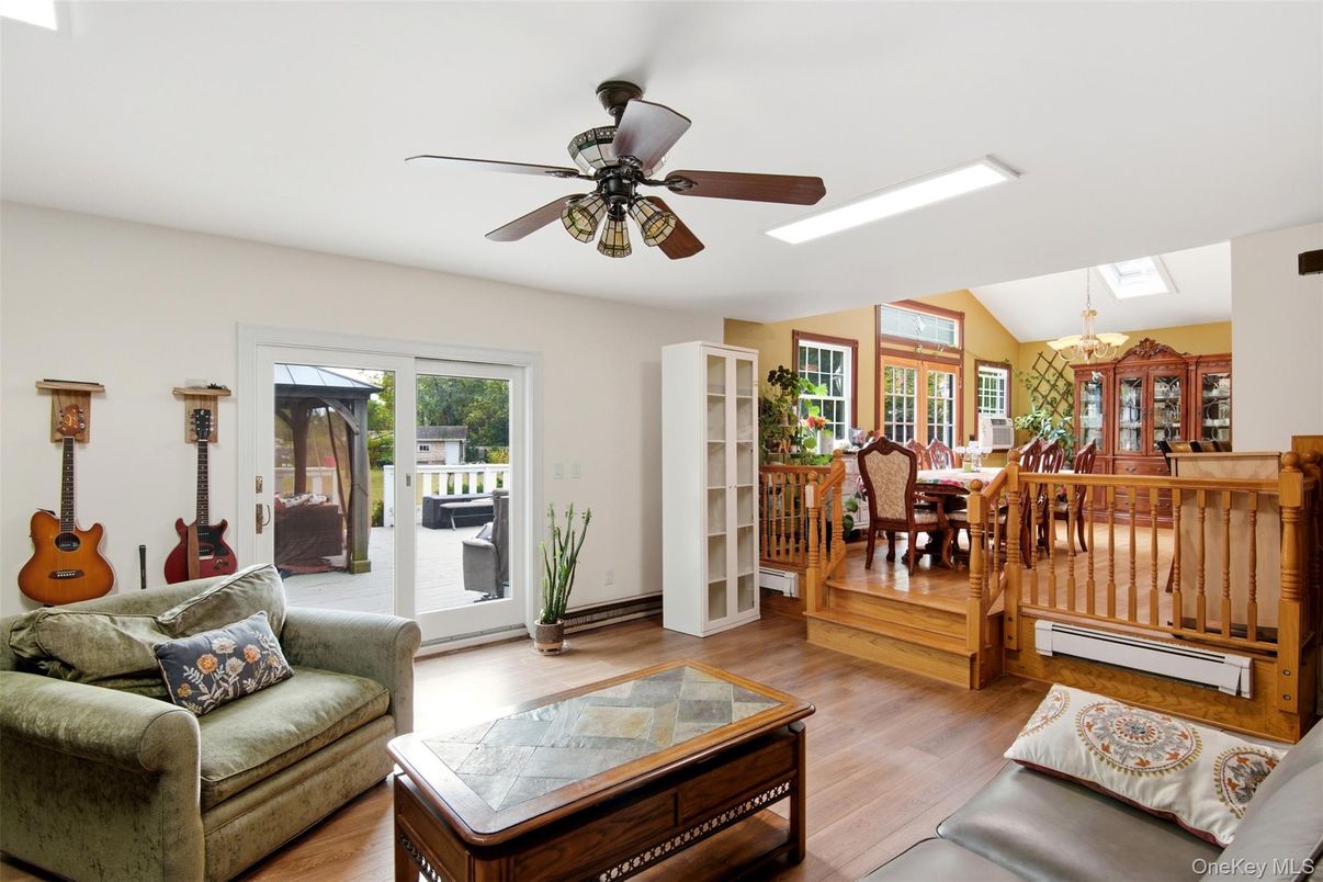 Chandelier, Dining room, Interior, Living room, Pendant Lights, Wood Texture Flooring