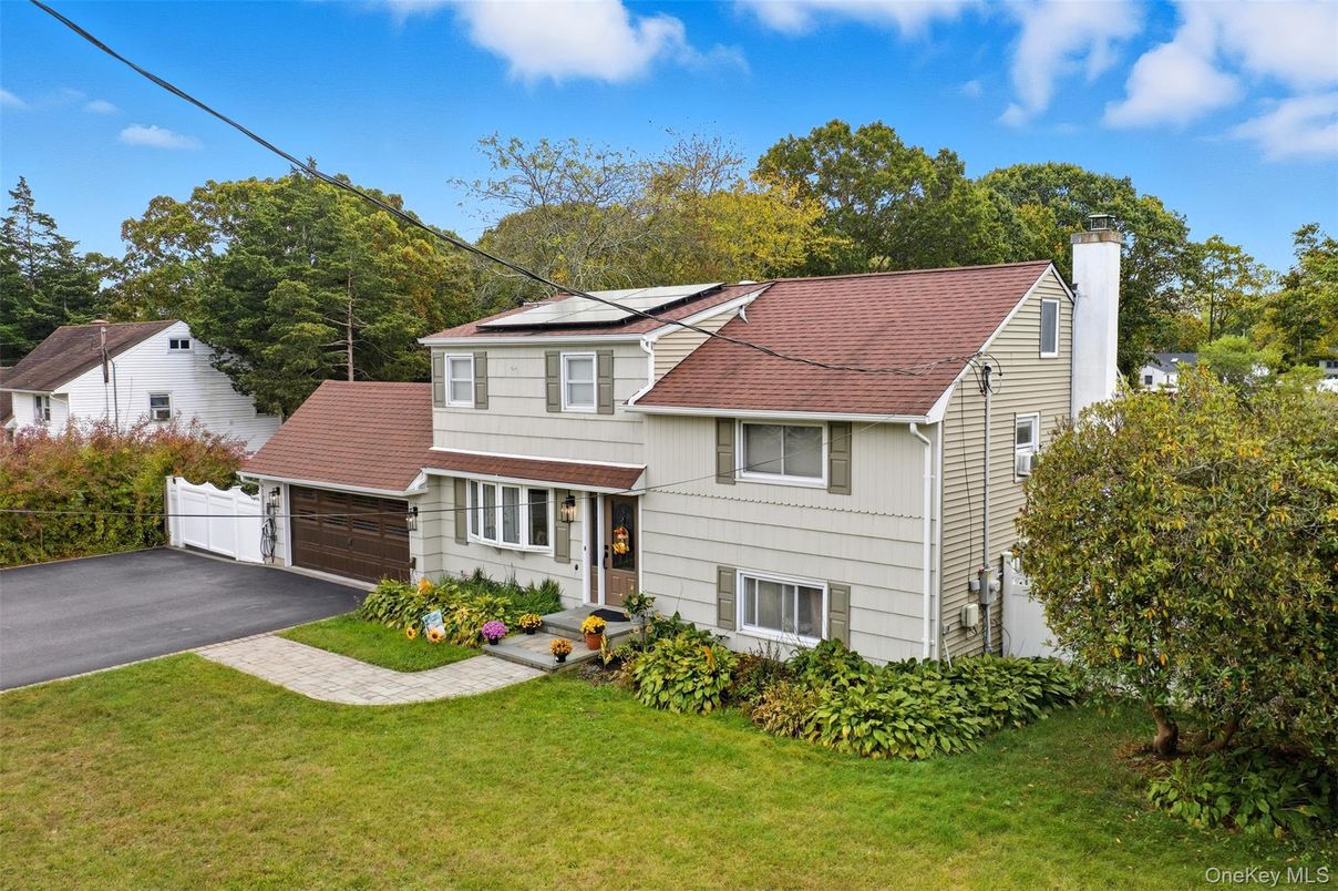 Attached, Exterior, Facade, Solar Panels, Raised Ranch