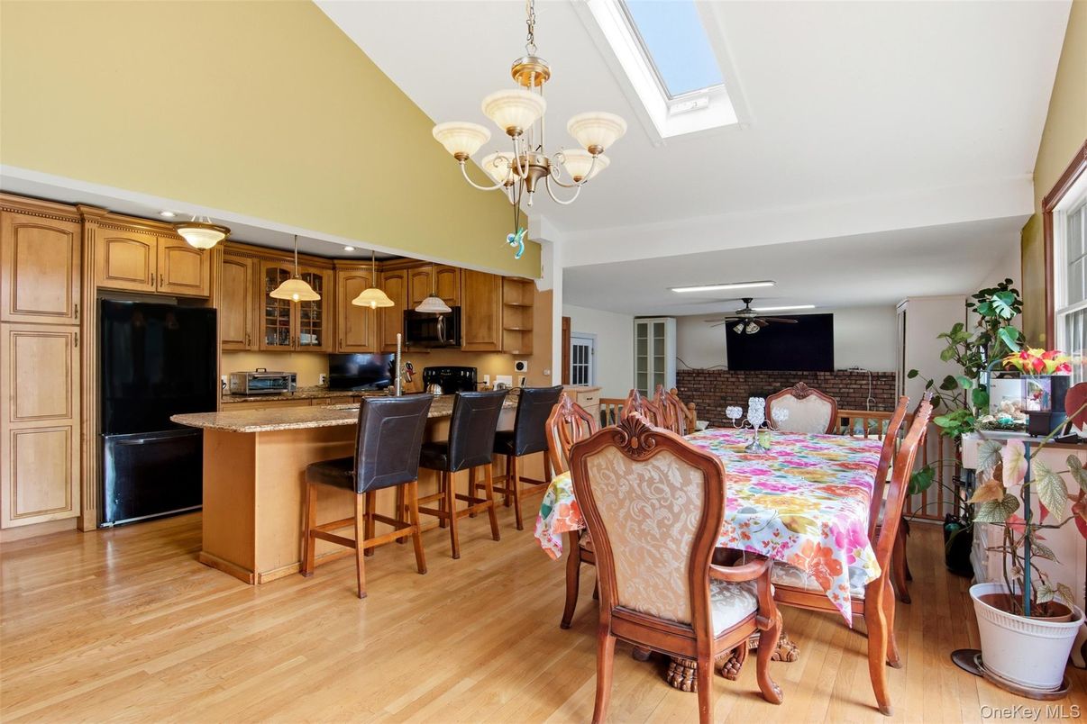 Chandelier, Dining room, Interior, Kitchen, Pendant Lights, Wood Texture Flooring