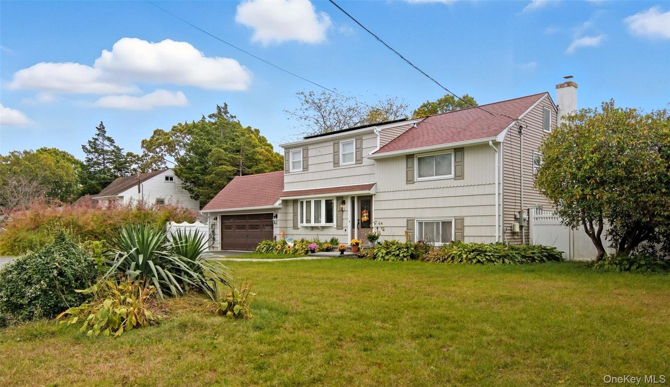 Attached, Backyard, Exterior, Facade, Split Level