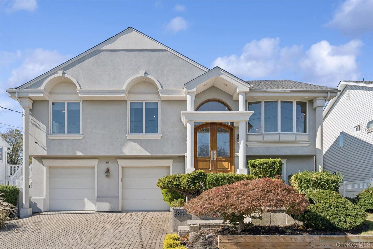 Attached, Exterior, Facade, Raised Ranch