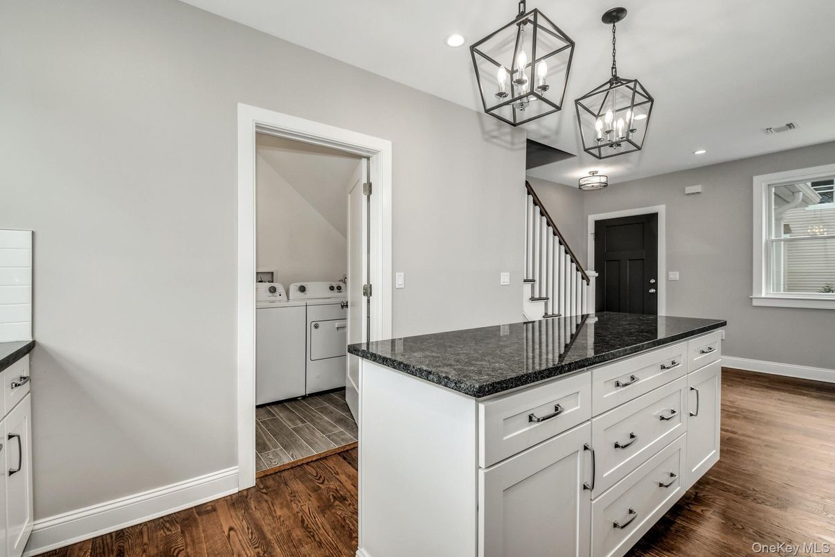 Interior, Pendant Lights, Recessed Lighting, Washer, Wood Texture Flooring