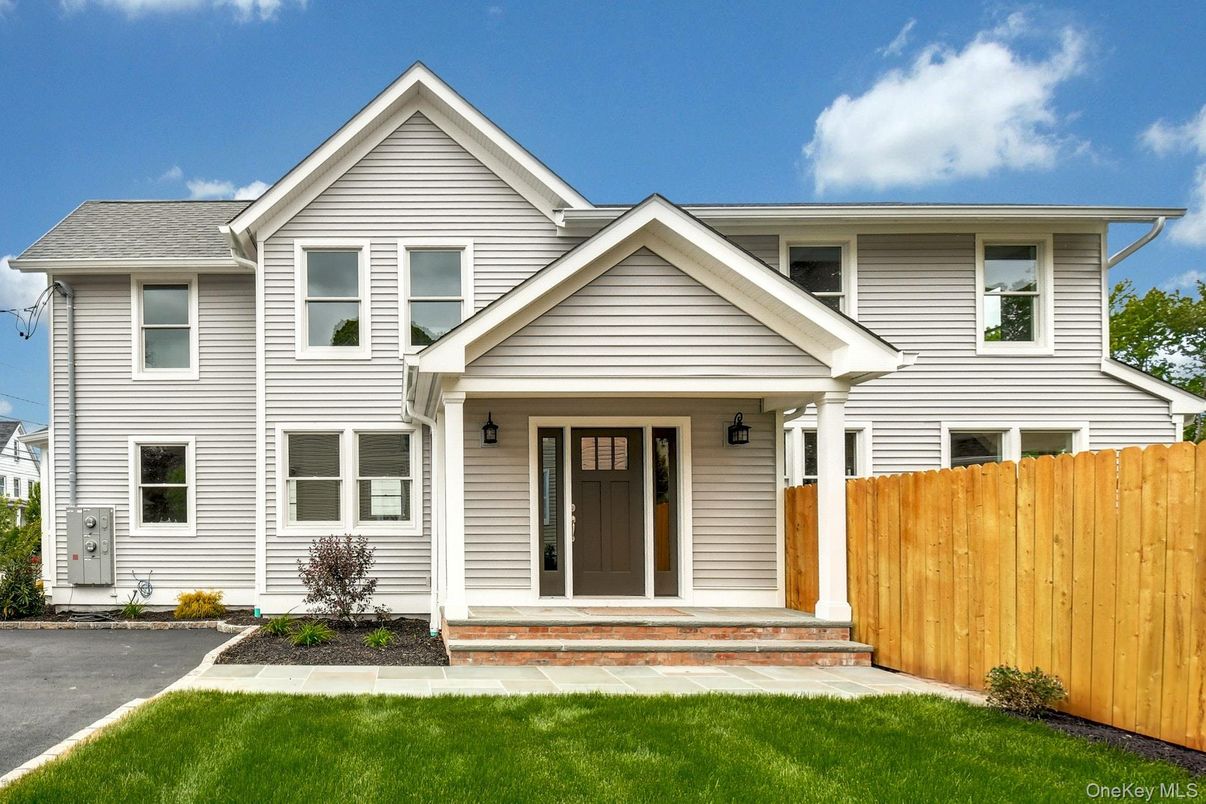 Exterior, Facade, Farmhouse
