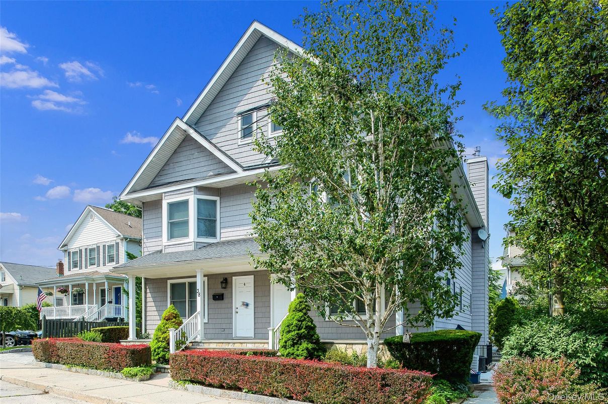 Exterior, Facade, Queen Anne Victorian