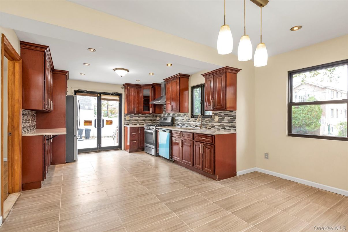 Interior, Kitchen, Pendant Lights, Recessed Lighting, Stainless Steel Appliances