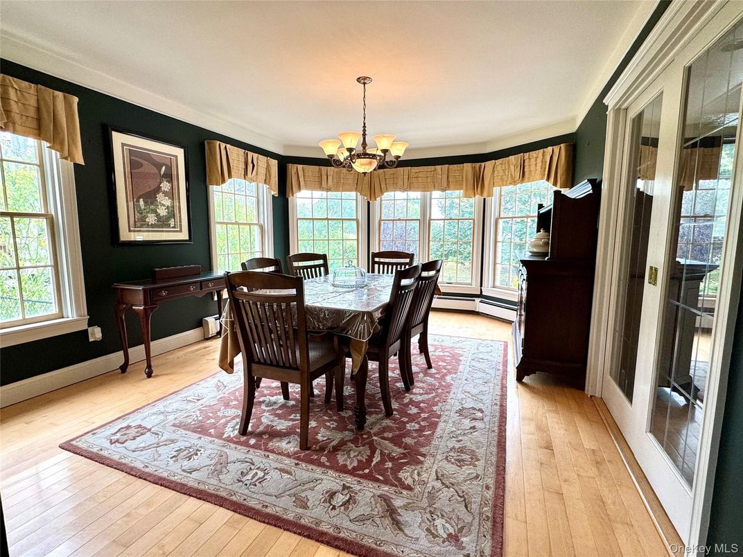 Chandelier, Dining room, Interior, Piano, Wood Texture Flooring