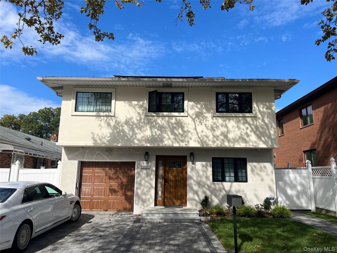 Attached, Exterior, Facade, American Foursquare
