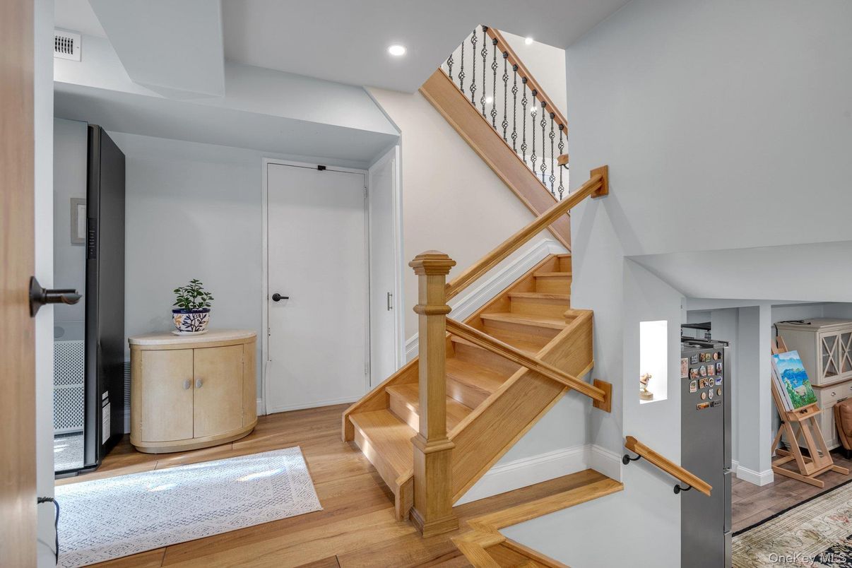 Interior, Recessed Lighting, Wood Texture Flooring