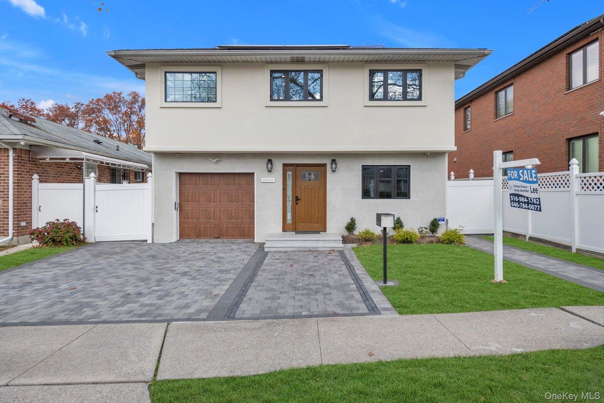 Attached, Exterior, Facade, Split Level