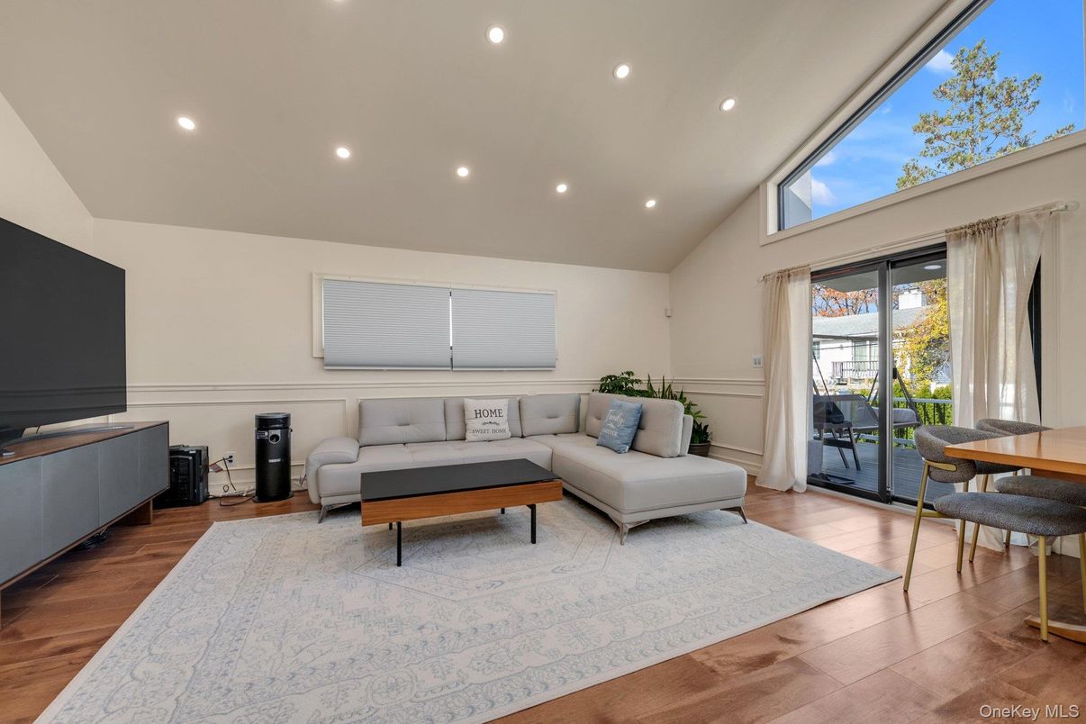 Dining room, Interior, Living room, Recessed Lighting, Wood Texture Flooring