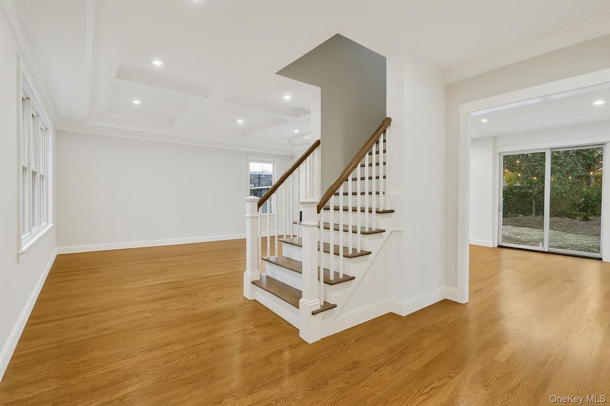 Interior, Recessed Lighting, Wood Texture Flooring