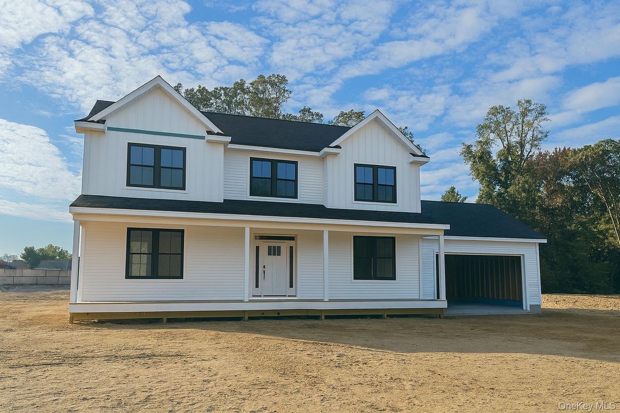 Attached, Exterior, Facade, Farmhouse