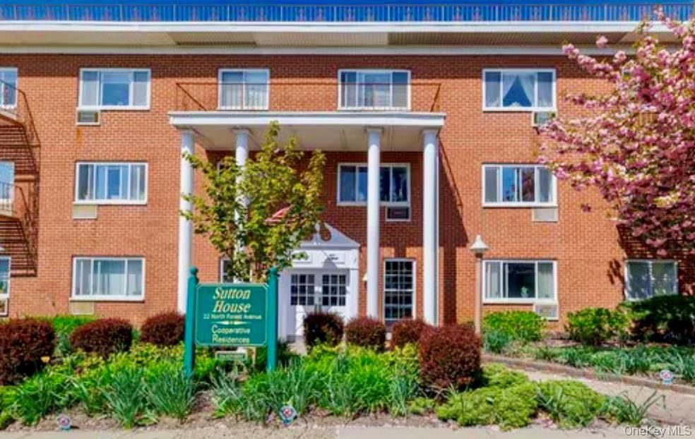 Exterior, Facade, Brick Facade, Rowhouse