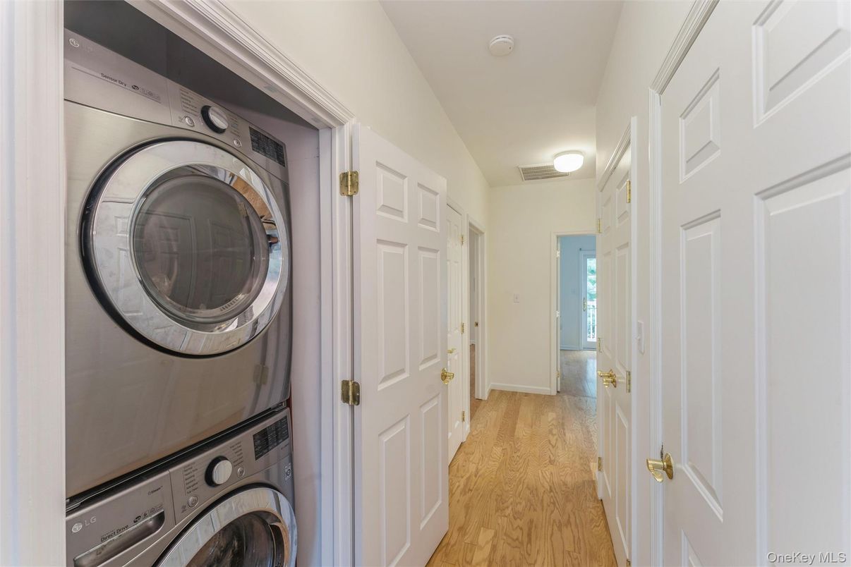 Interior, Utility Closets, Washer, Wood Texture Flooring