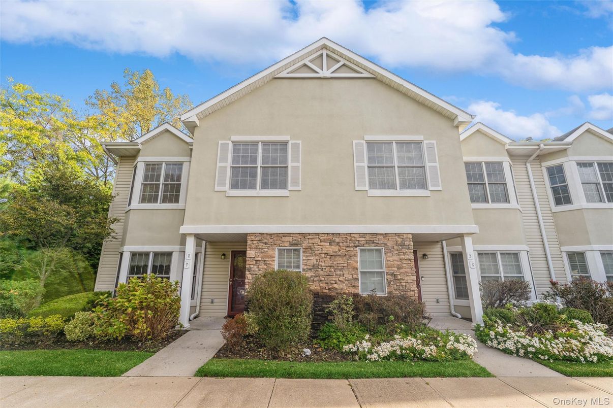 Exterior, Facade, Brick Facade, American Craftsman