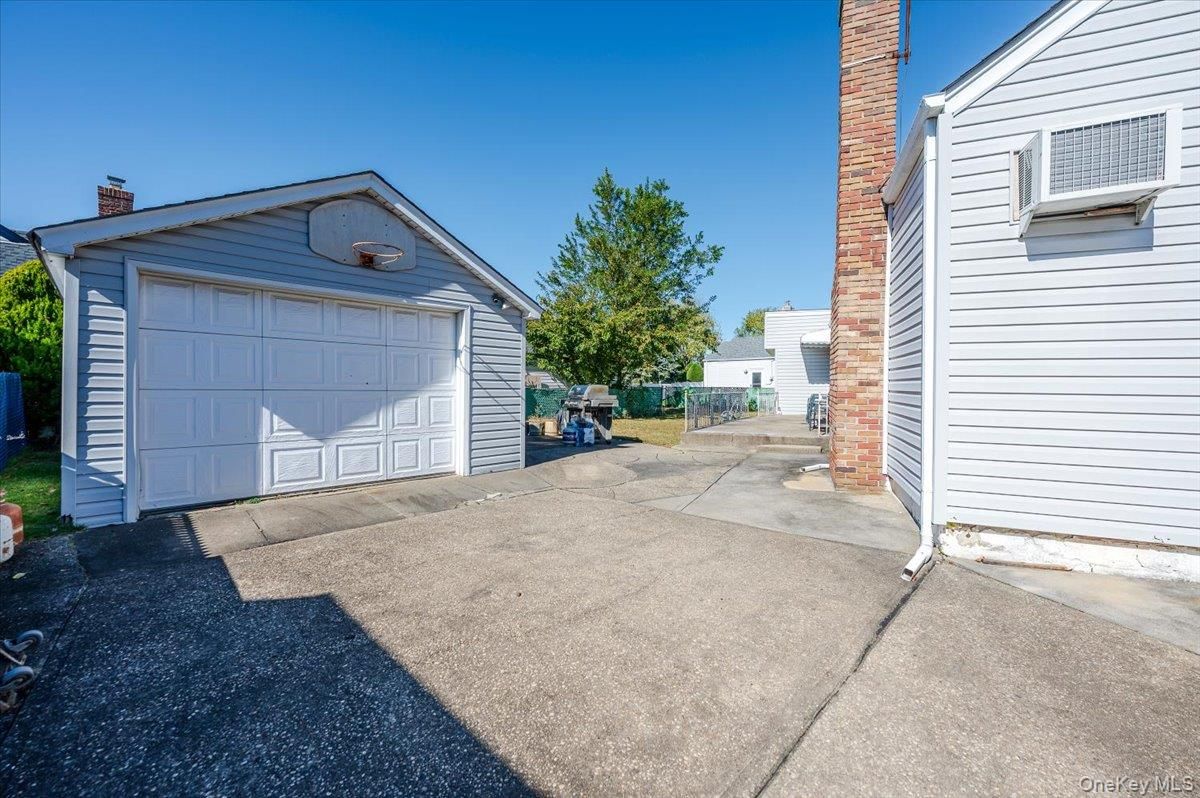 Detached Garage, Exterior