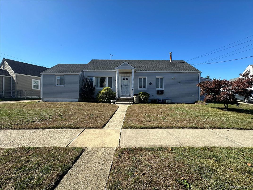 Exterior, Facade, Cape Cod