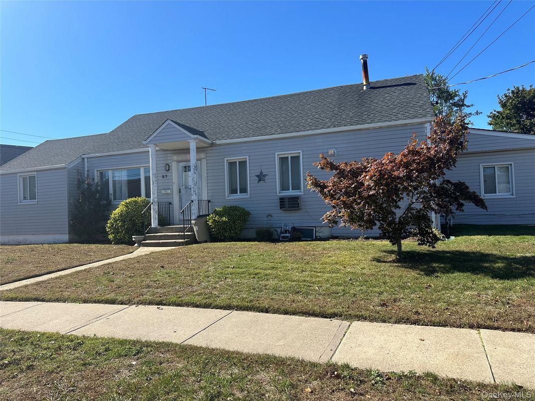 Exterior, Facade, Cape Cod