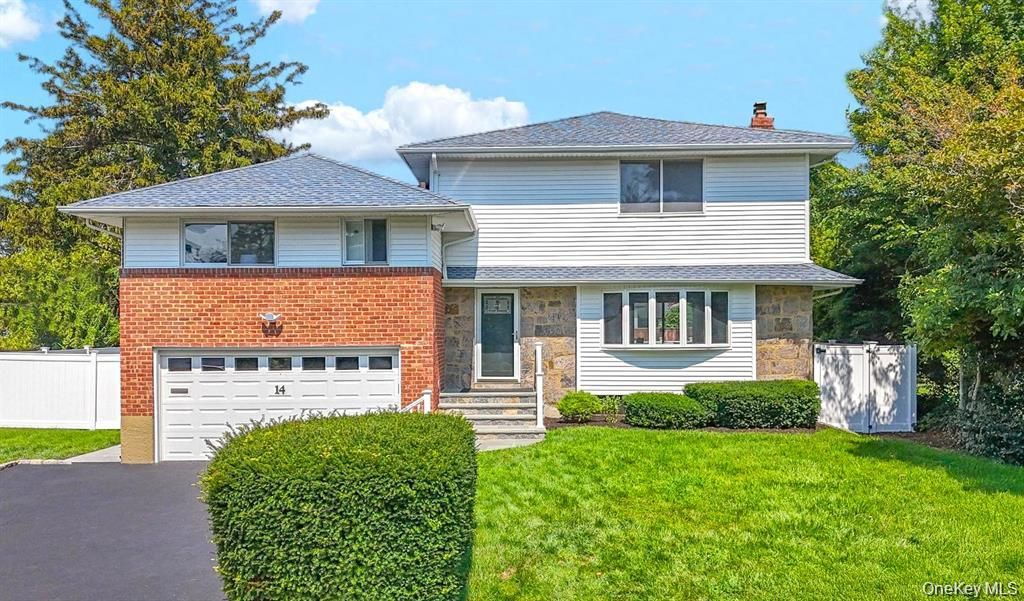 Attached, Exterior, Facade, Brick Facade, Split Level