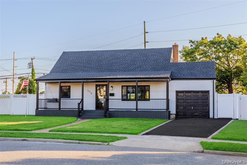 Attached, Exterior, Facade, Cape Cod