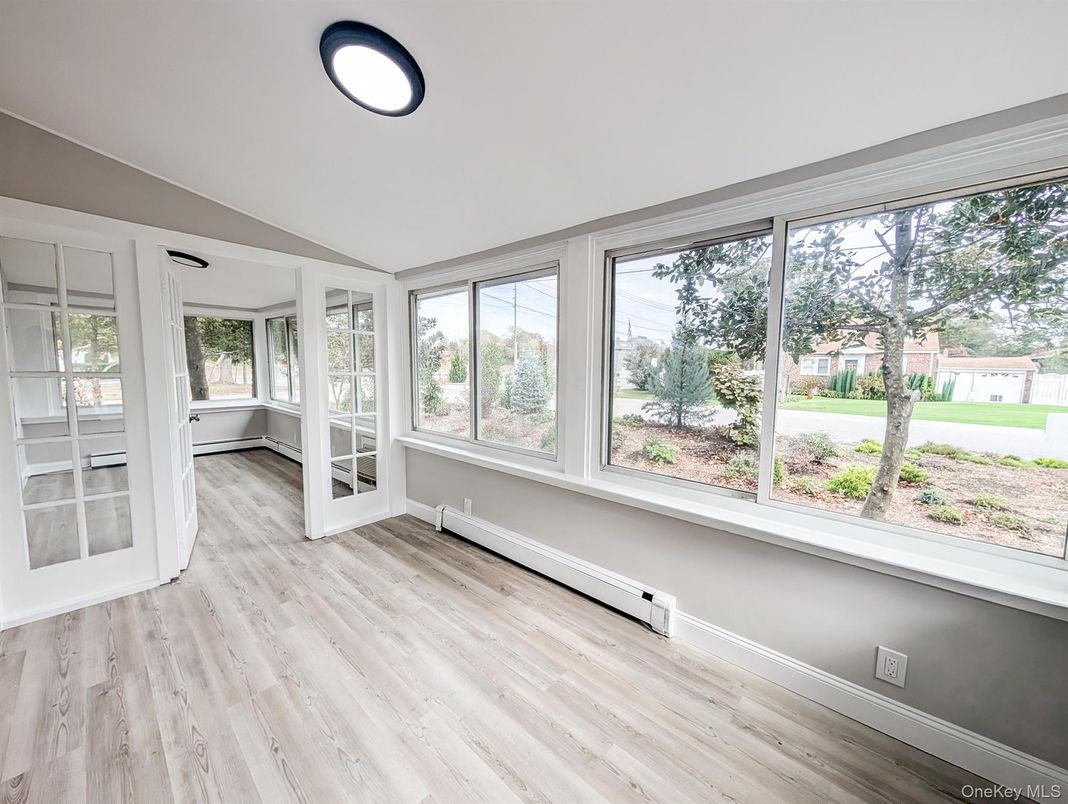 Empty room, Interior, Sun Room, Wood Texture Flooring
