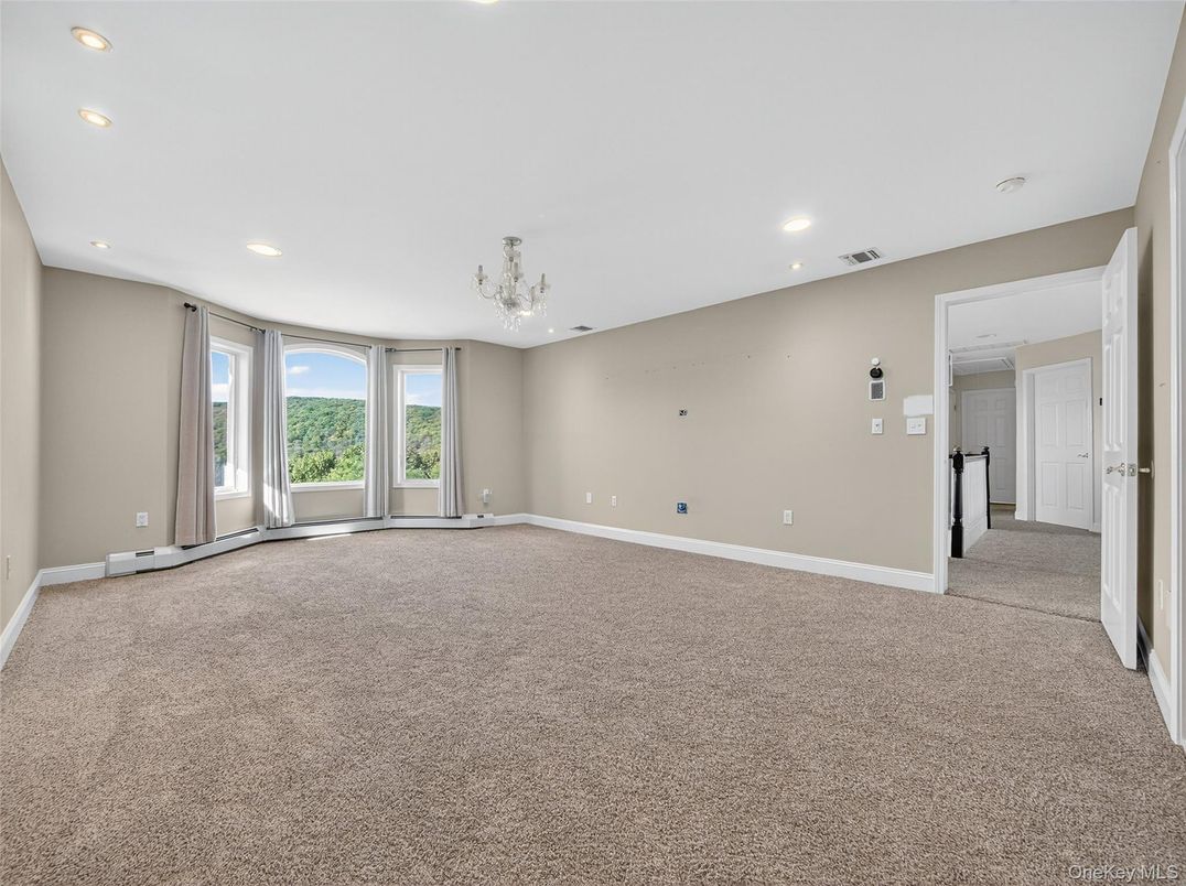 Empty room, Interior, Recessed Lighting