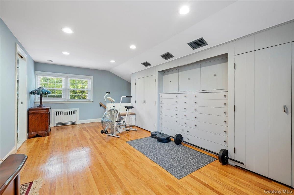 Fitness Equipment, Interior, Recessed Lighting, Wood Texture Flooring