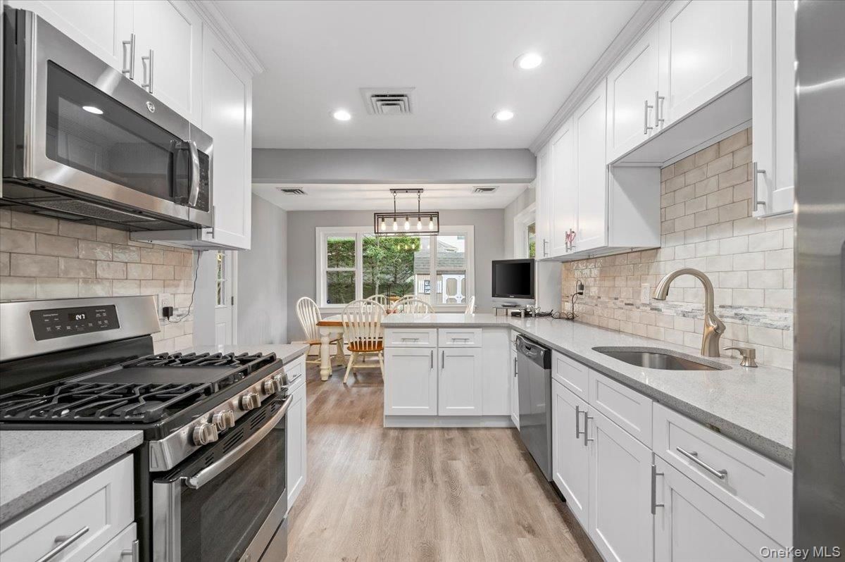 Dining room, Interior, Kitchen, Pendant Lights, Recessed Lighting, Stainless Steel Appliances, Wood Texture Flooring