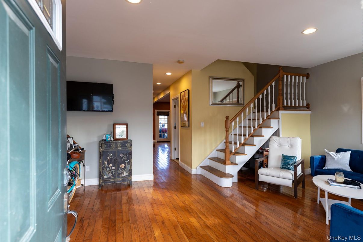 Interior, Recessed Lighting, Wood Texture Flooring