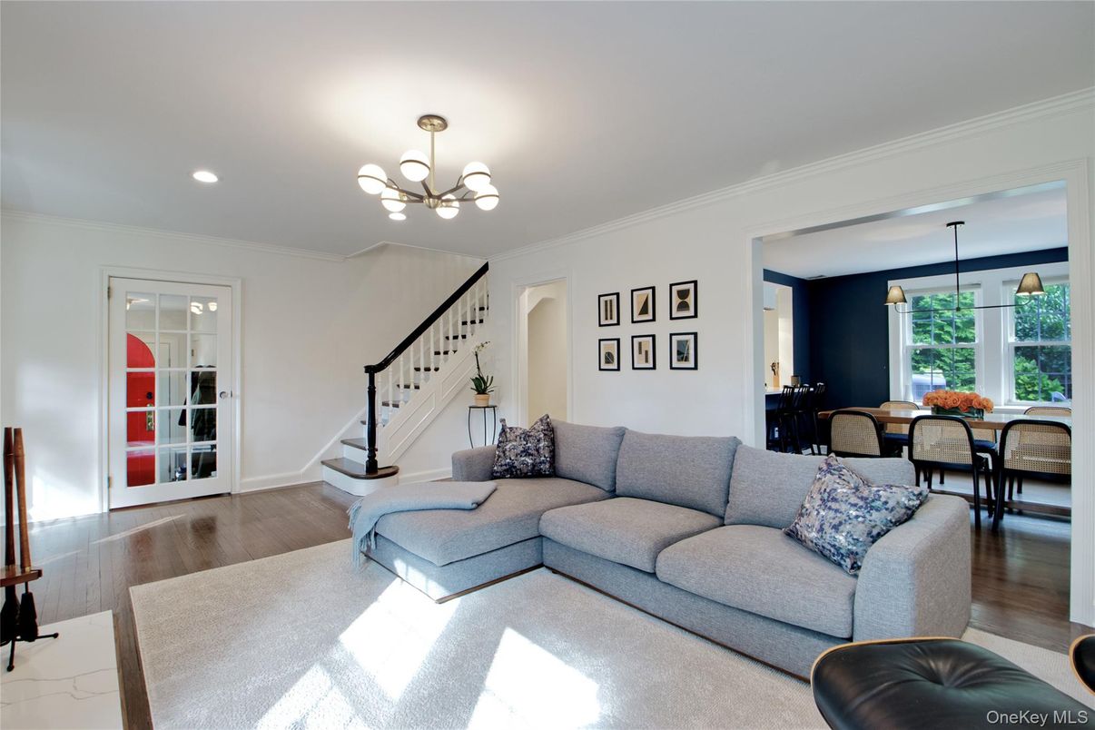 Chandelier, Dining room, Interior, Living room, Pendant Lights, Recessed Lighting, Wood Texture Flooring