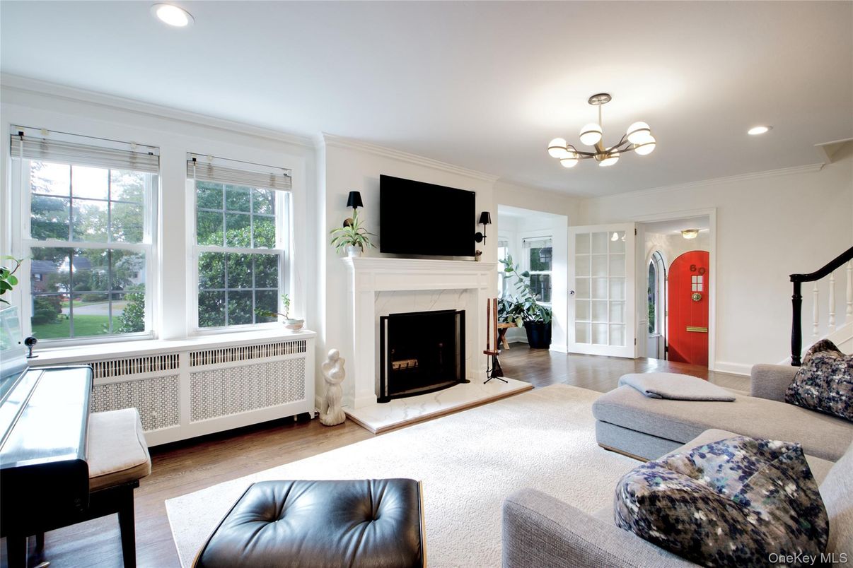Fireplace, Interior, Living room, Pendant Lights, Piano, Recessed Lighting, Wood Texture Flooring