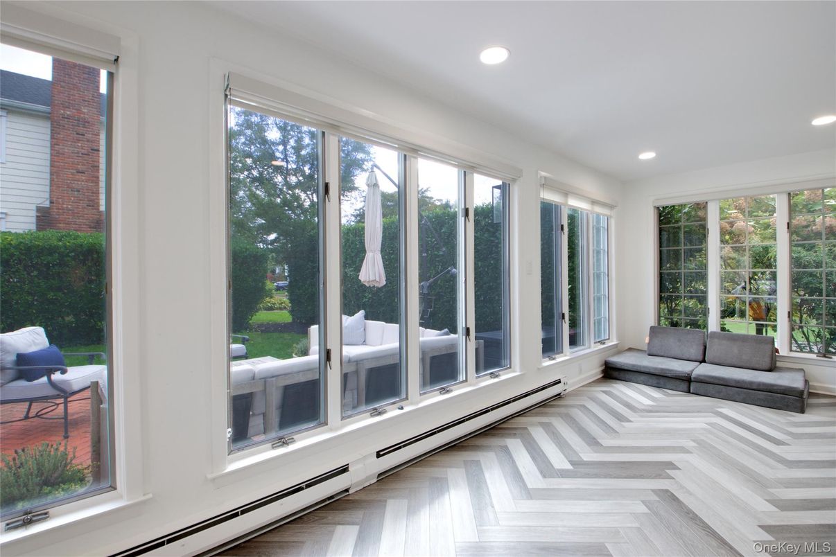 Interior, Recessed Lighting, Sun Room, Wood Texture Flooring