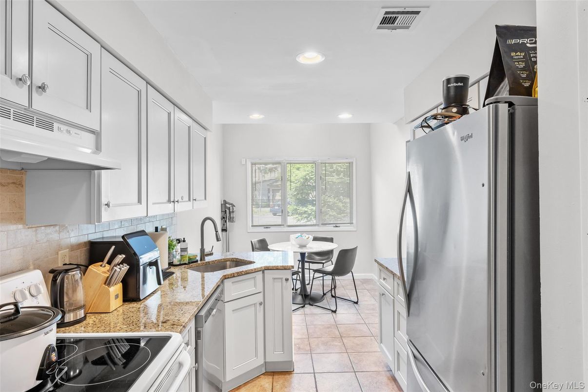 Dining room, Interior, Kitchen, Recessed Lighting