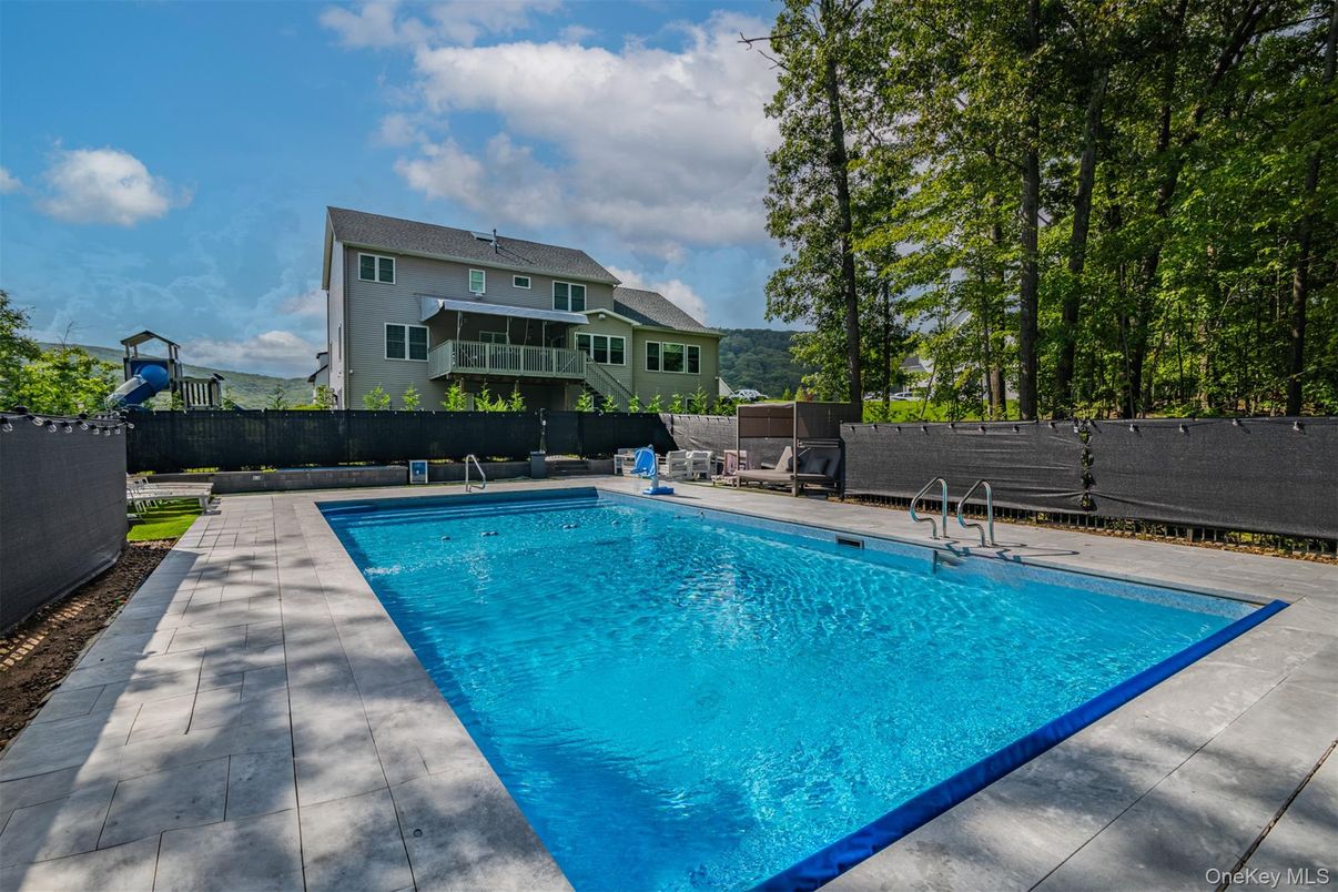 Exterior, Pool