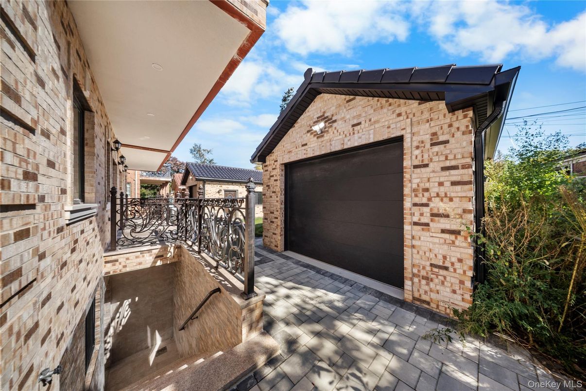 Detached Garage, Exterior