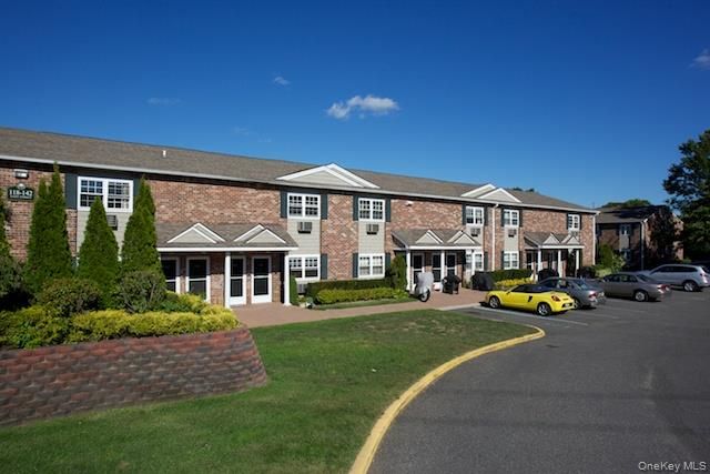 Exterior, Facade, Brick Facade, Georgian