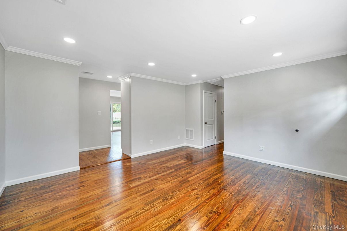 Empty room, Interior, Recessed Lighting, Wood Texture Flooring