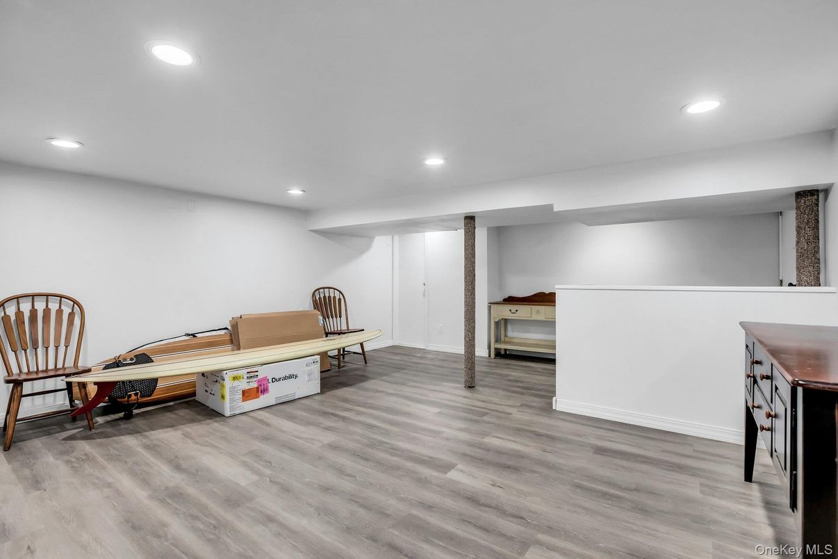 Interior, Recessed Lighting, Wood Texture Flooring