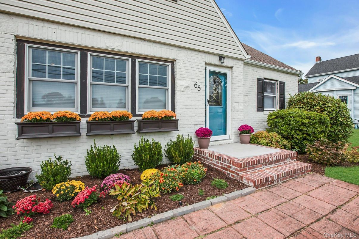 Exterior, Facade, None