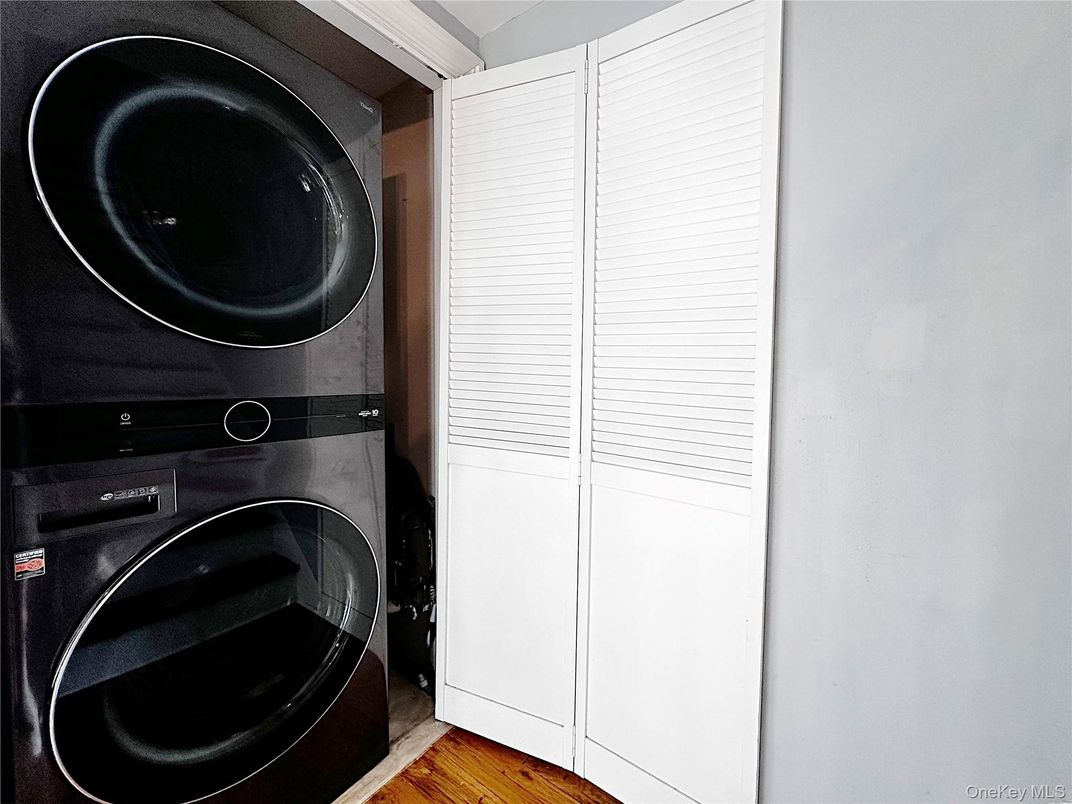 Interior, Utility Closets, Washer, Wood Texture Flooring