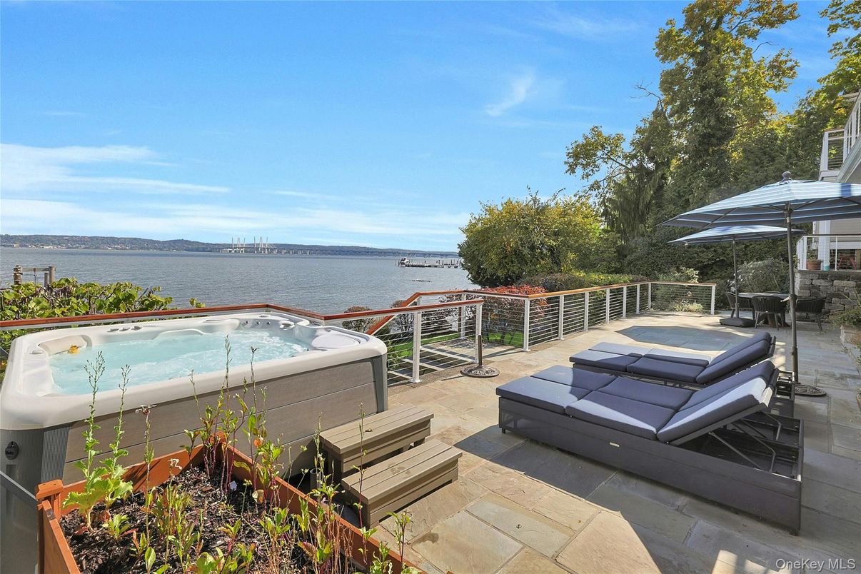 Exterior, Hot Tub, Water