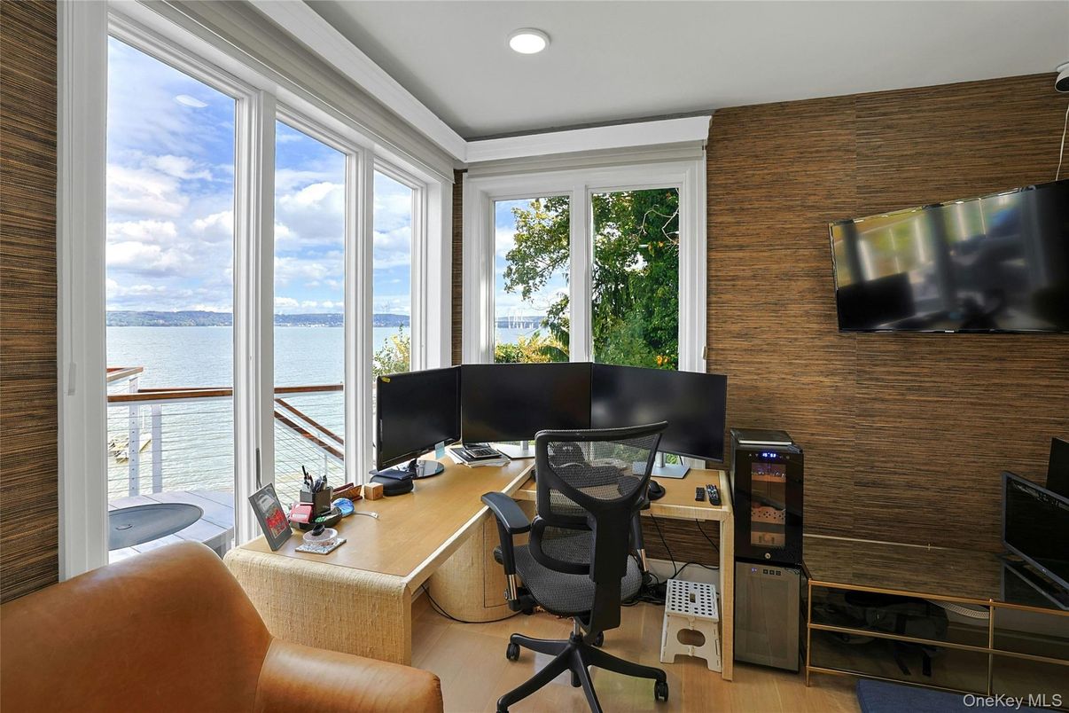 Home Office, Interior, Recessed Lighting, Water, Wood Texture Flooring